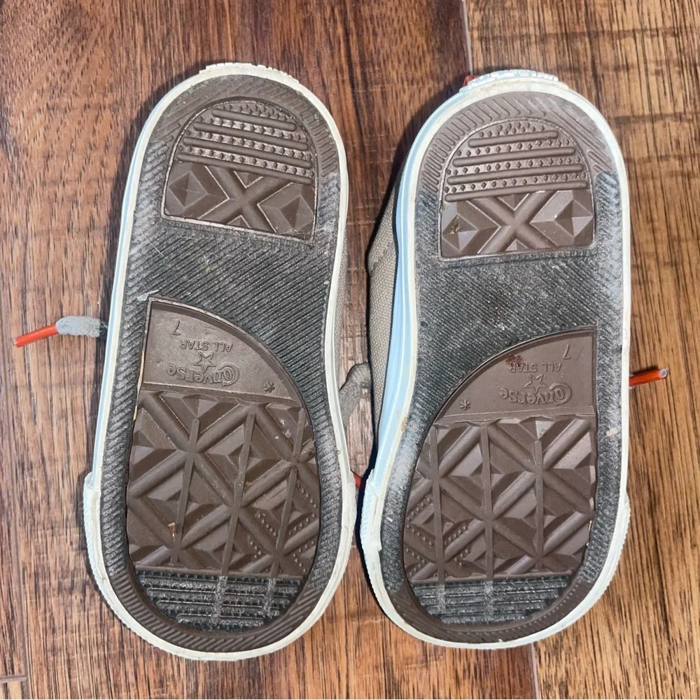 Converse Toddler Cream / Tan and Orange Shoes Size 7